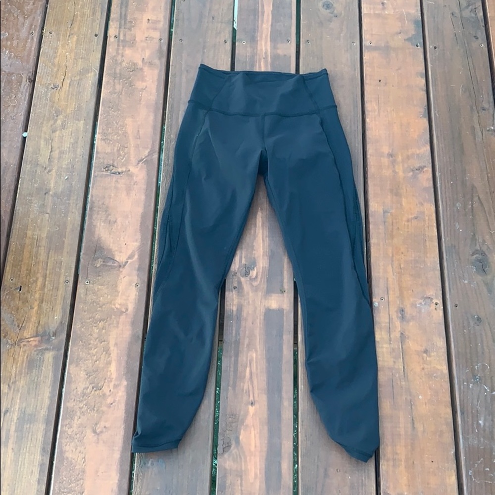 Lululemon size 6 full length mesh legging